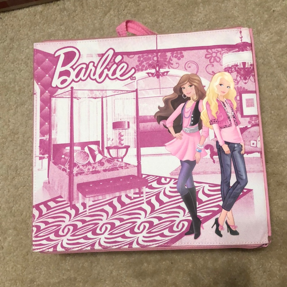 Barbie Carry case with 2 barbies